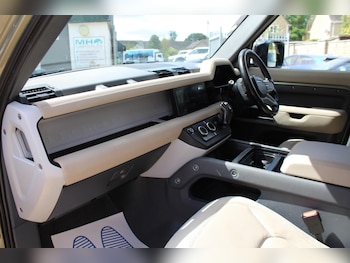 Used Land Rover Defender 110 2020 for sale - 79577416: Photo
