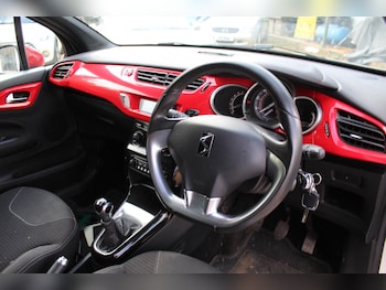 Used Citroen DS3 2013 for sale - 76001541: Photo 2