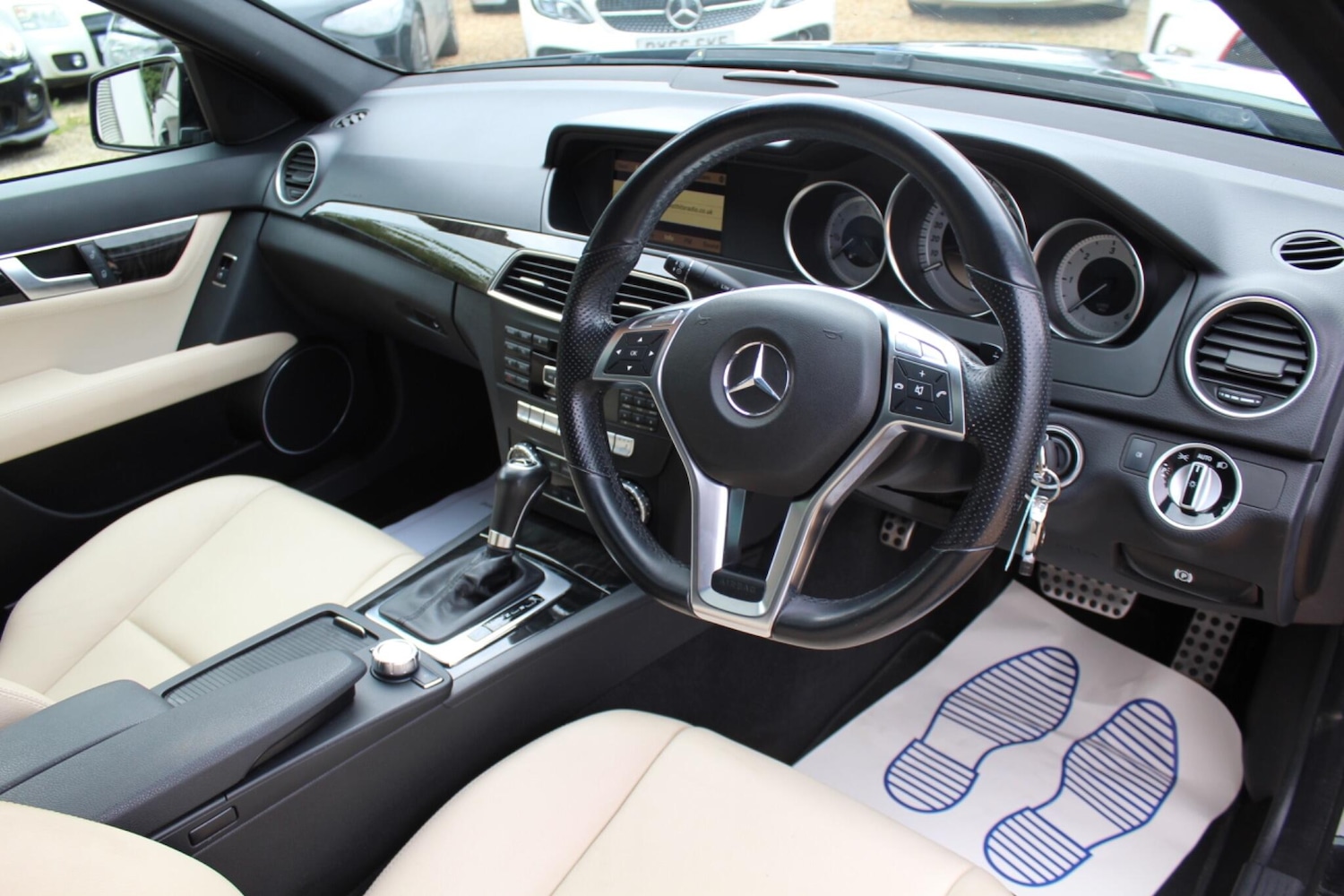 Used Mercedes-Benz C-Class 2011 for sale - 76042097: Photo 2