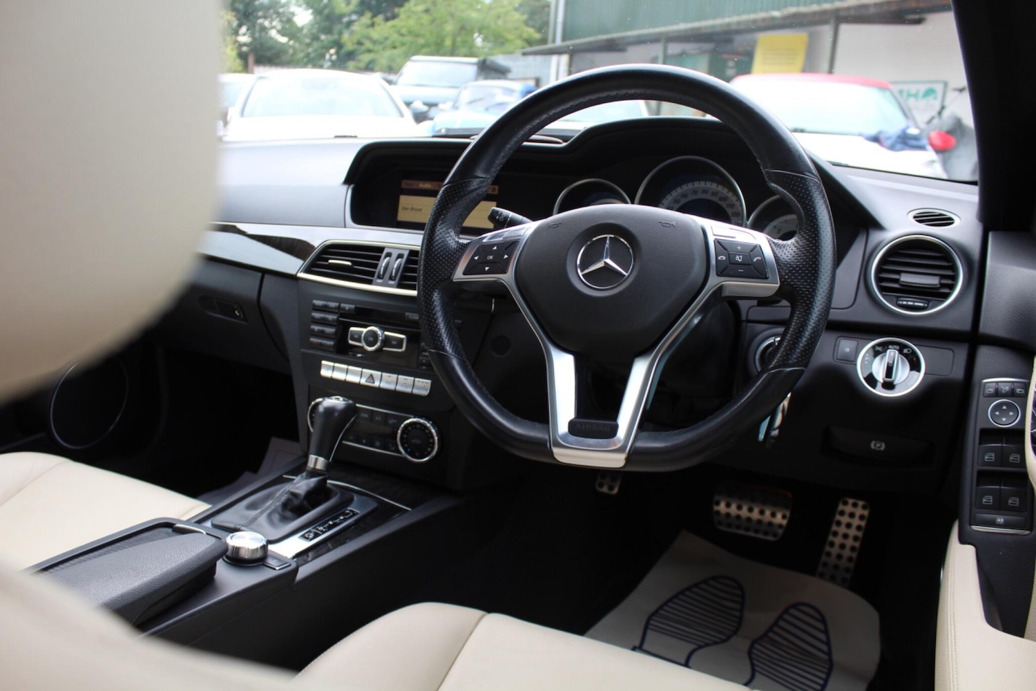 Used Mercedes-Benz C-Class 2011 for sale - 76042097: Photo 9