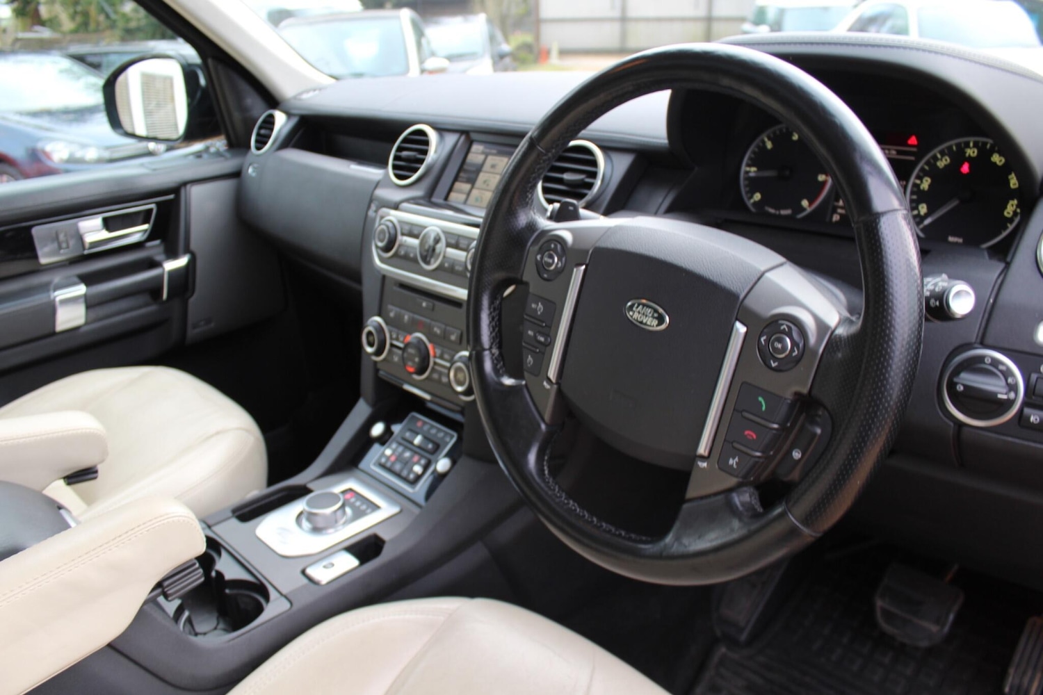 Used Land Rover Discovery 2014 for sale - 77358643: Photo 2