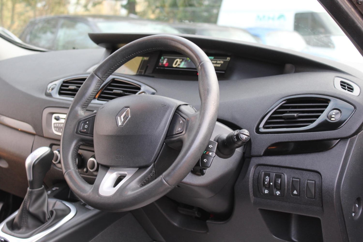 Used Renault Scenic 2011 for sale - 76976626: Photo 2