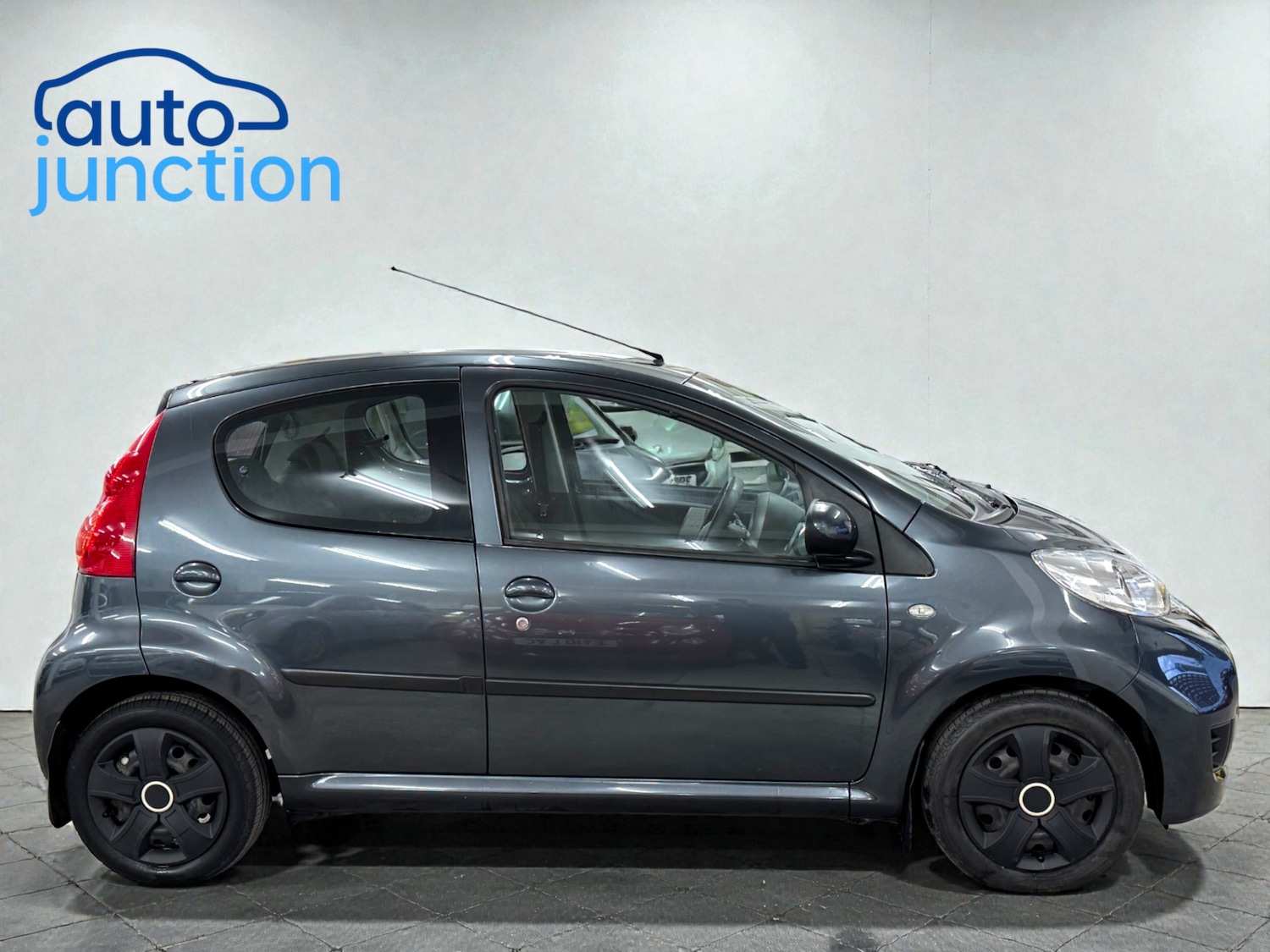 Used Peugeot 107 2010 for sale - 77160012: Photo 3