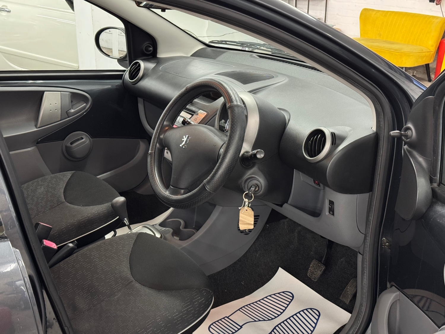 Used Peugeot 107 2010 for sale - 77160012: Photo 7