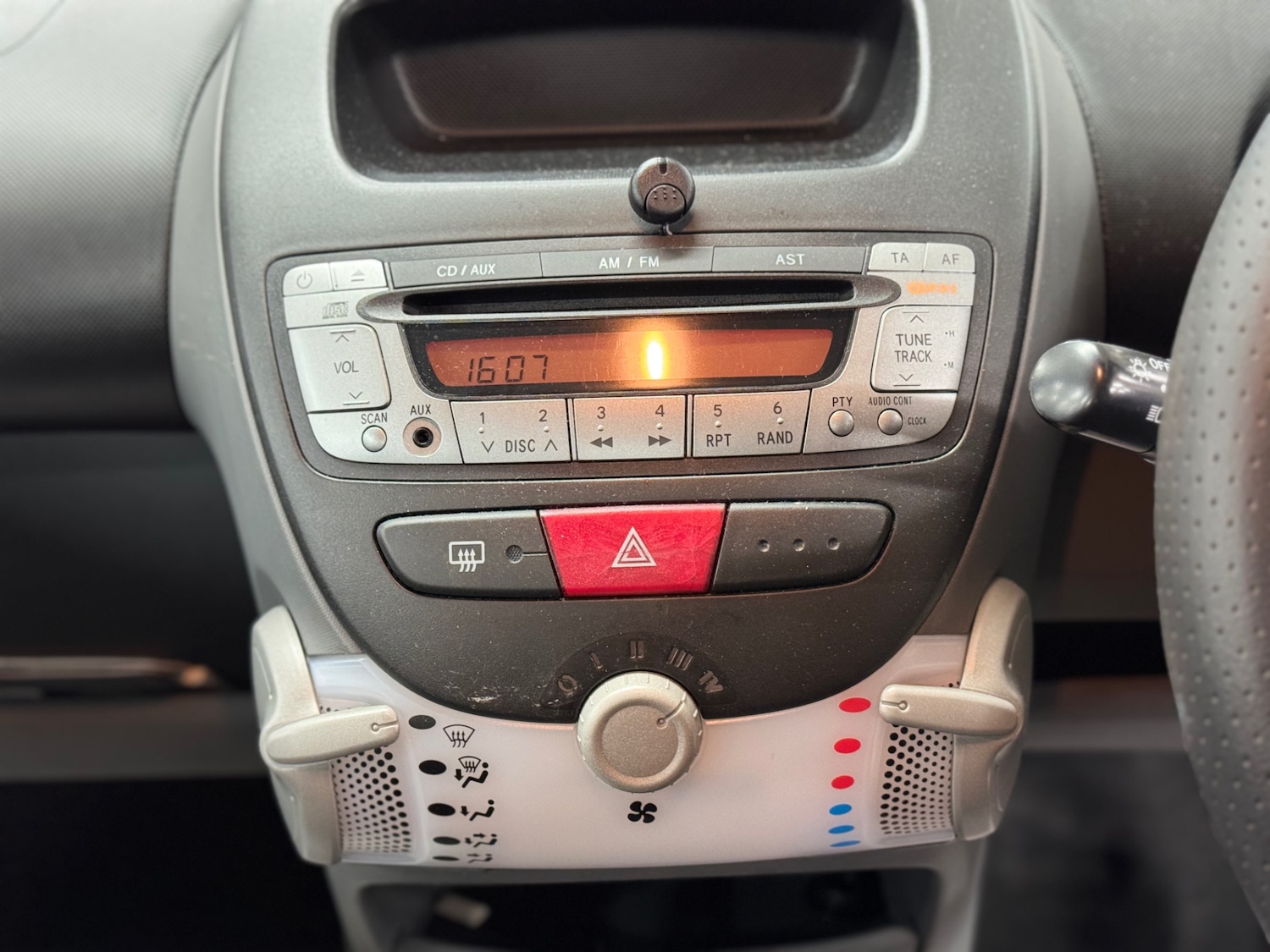 Used Peugeot 107 2010 for sale - 77160012: Photo 9