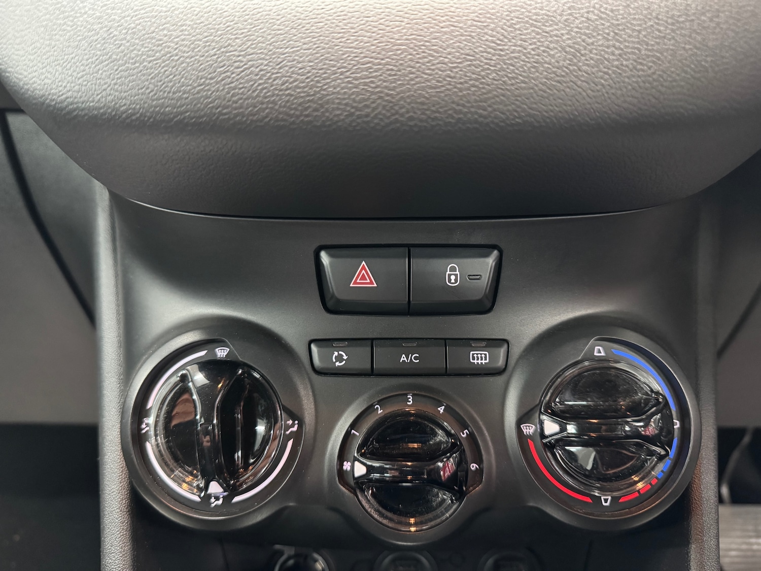 Used Peugeot 208 2013 for sale - 76397265: Photo 10