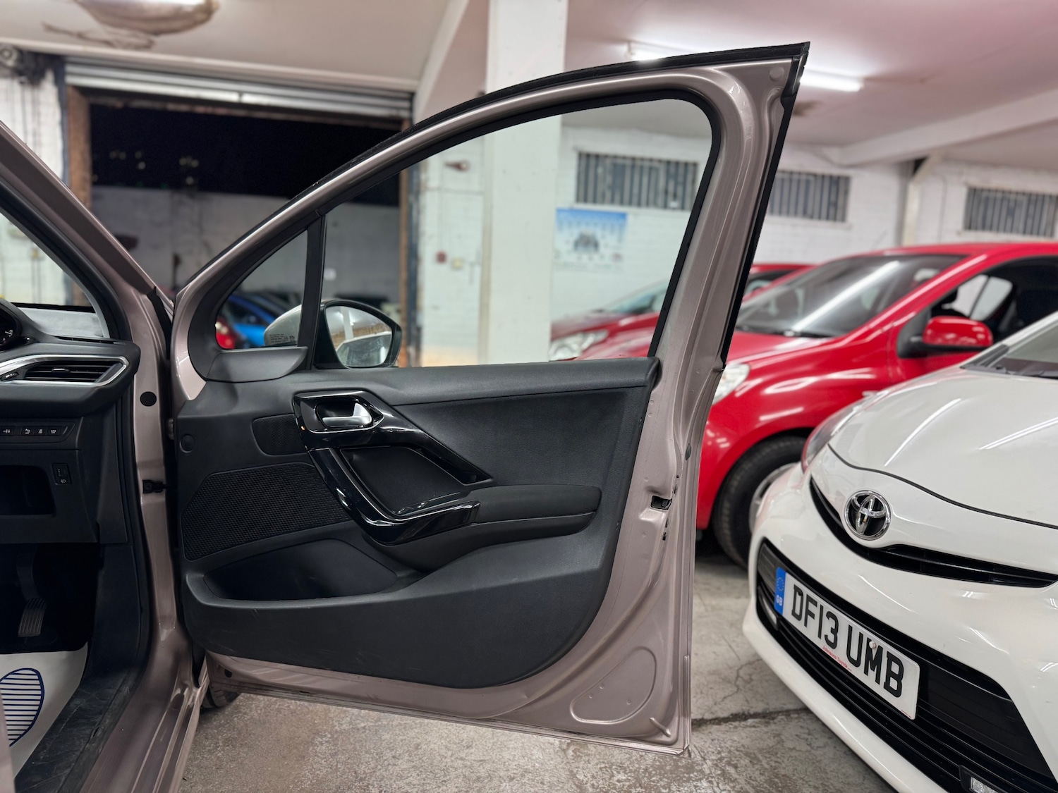 Used Peugeot 208 2013 for sale - 76397265: Photo 16