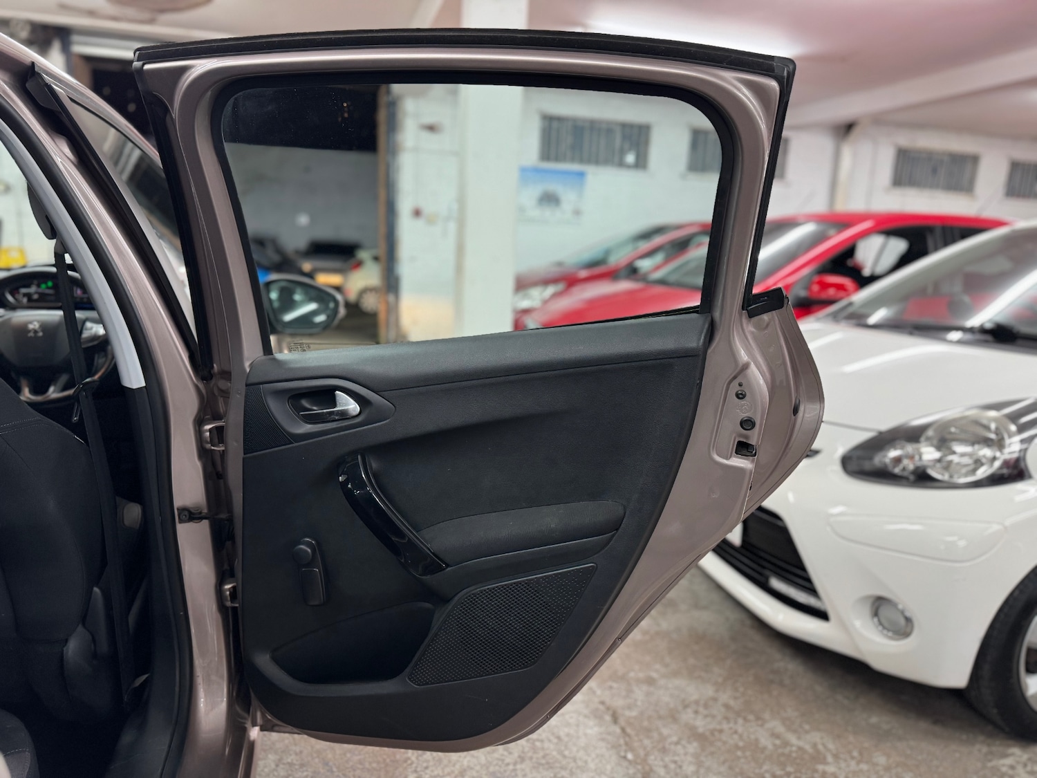 Used Peugeot 208 2013 for sale - 76397265: Photo 17