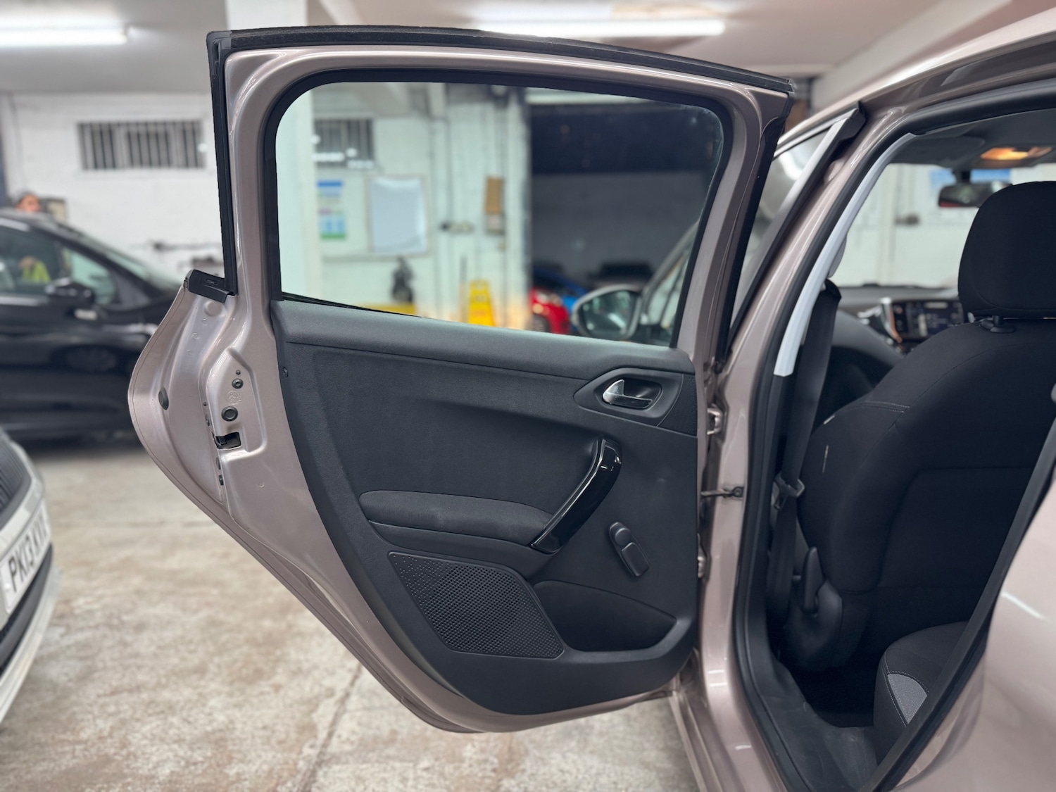 Used Peugeot 208 2013 for sale - 76397265: Photo 18