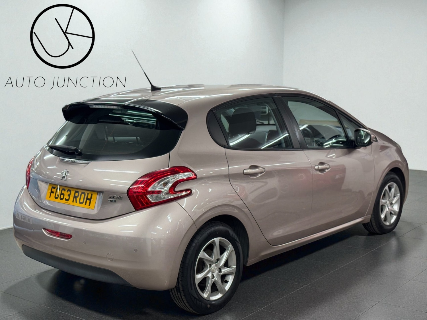 Used Peugeot 208 2013 for sale - 76397265: Photo 5