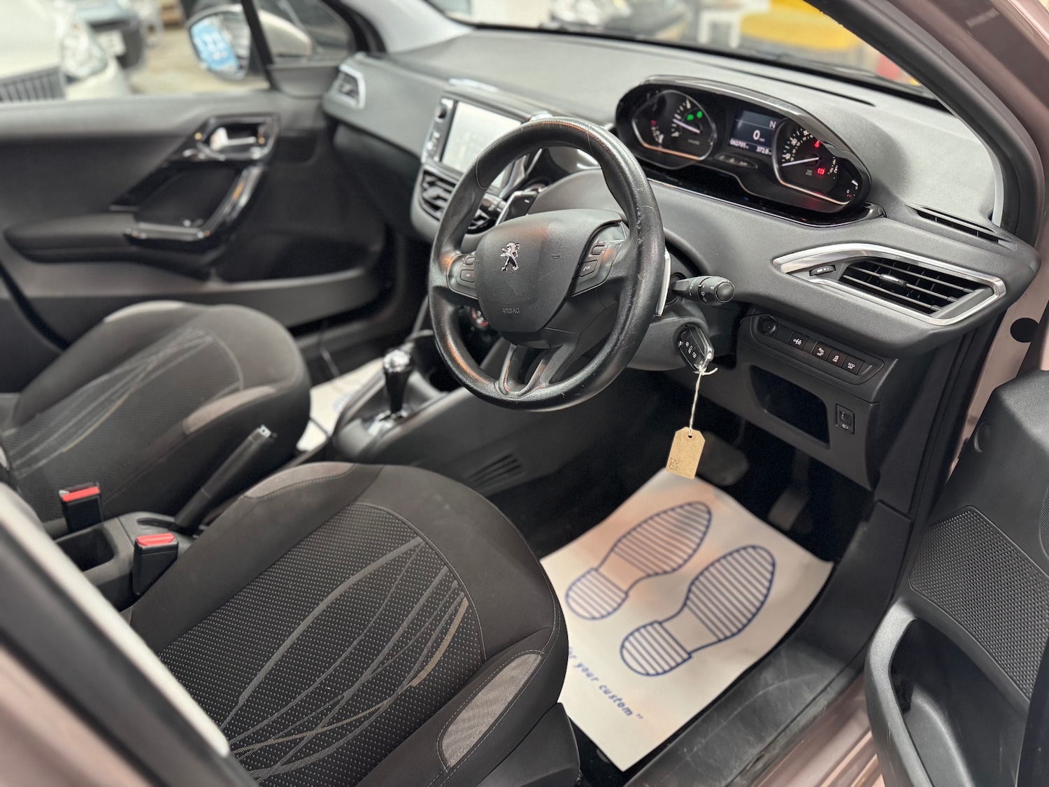 Used Peugeot 208 2013 for sale - 76397265: Photo 7