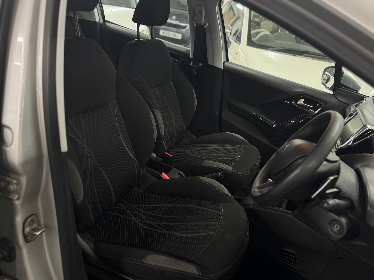 Used Peugeot 208 2015 for sale - 77195507: Photo 15