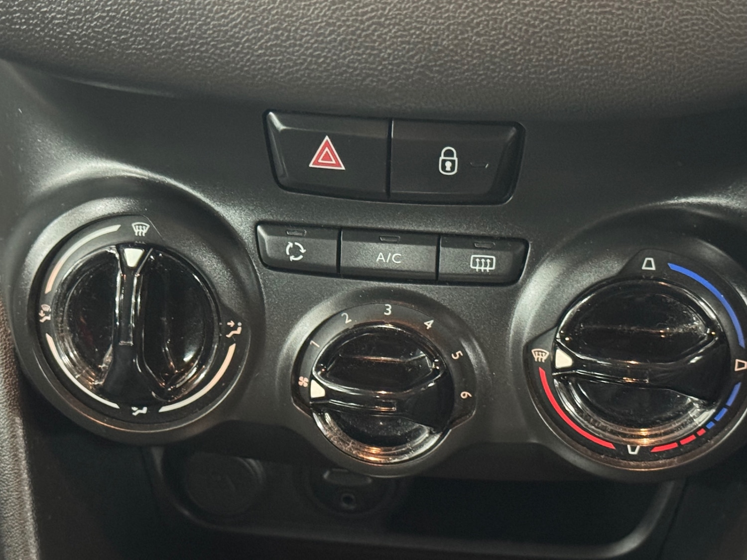 Used Peugeot 208 2015 for sale - 77195507: Photo 16