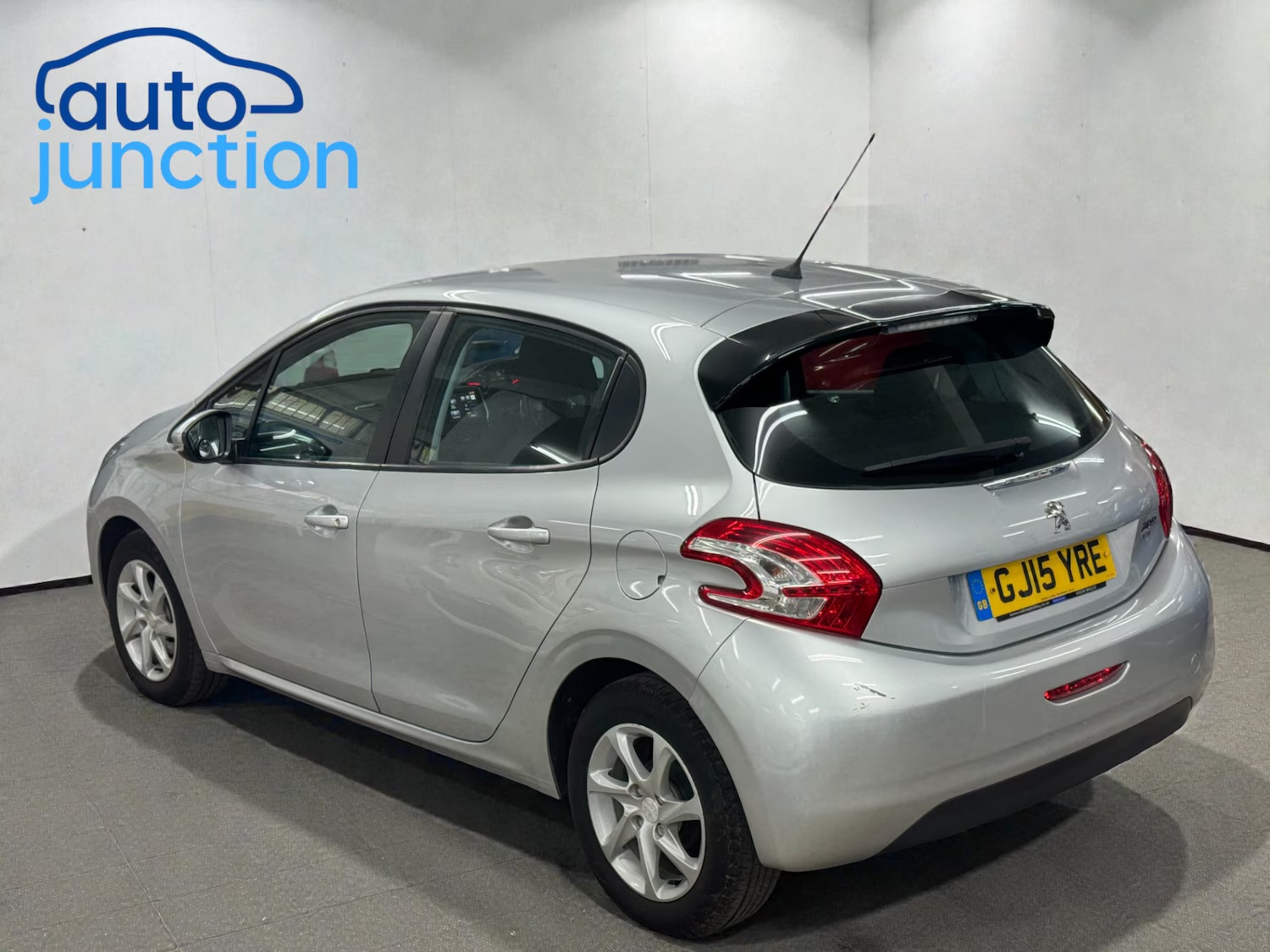 Used Peugeot 208 2015 for sale - 77195507: Photo 4