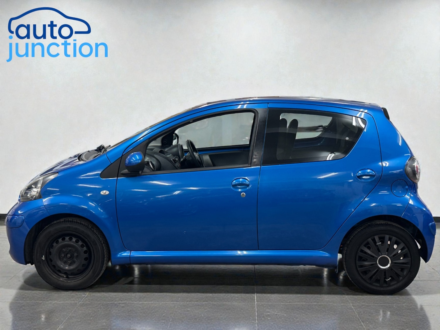 Used Toyota AYGO 2010 for sale - 77742756: Photo 4