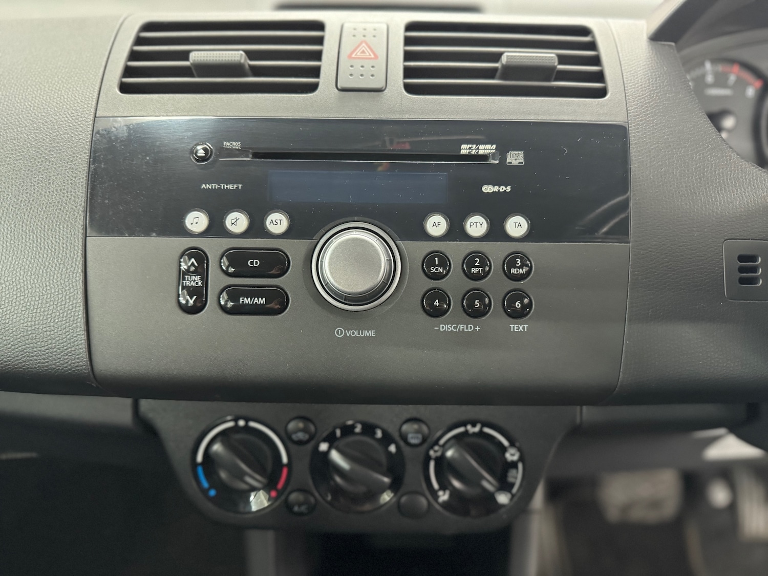 Used Suzuki Swift 2010 for sale - 76922417: Photo 11