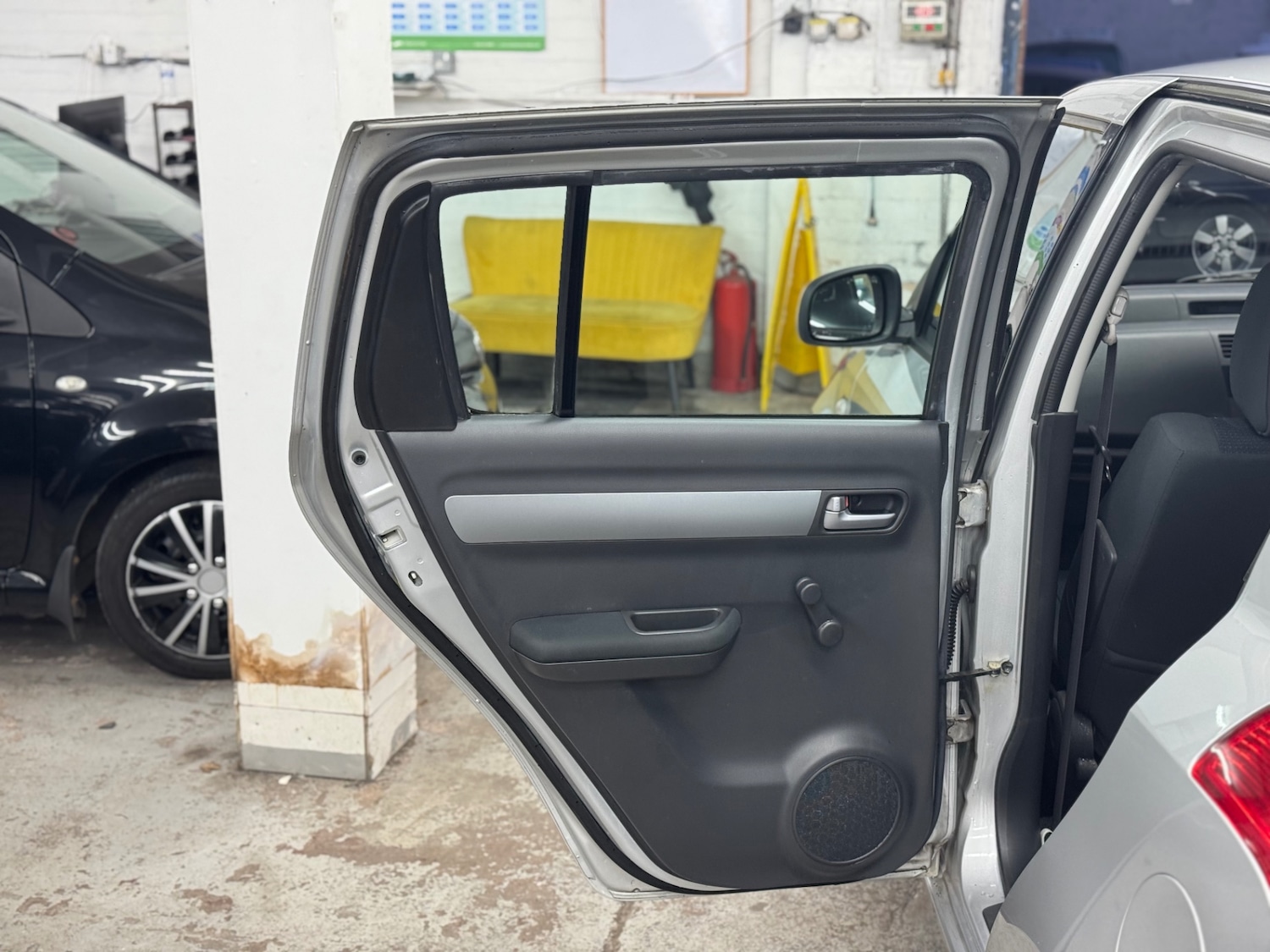 Used Suzuki Swift 2010 for sale - 76922417: Photo 20