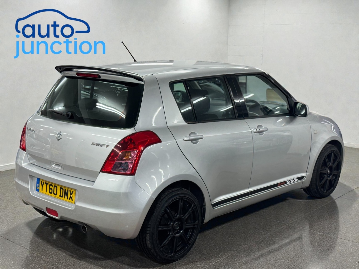 Used Suzuki Swift 2010 for sale - 76922417: Photo 6