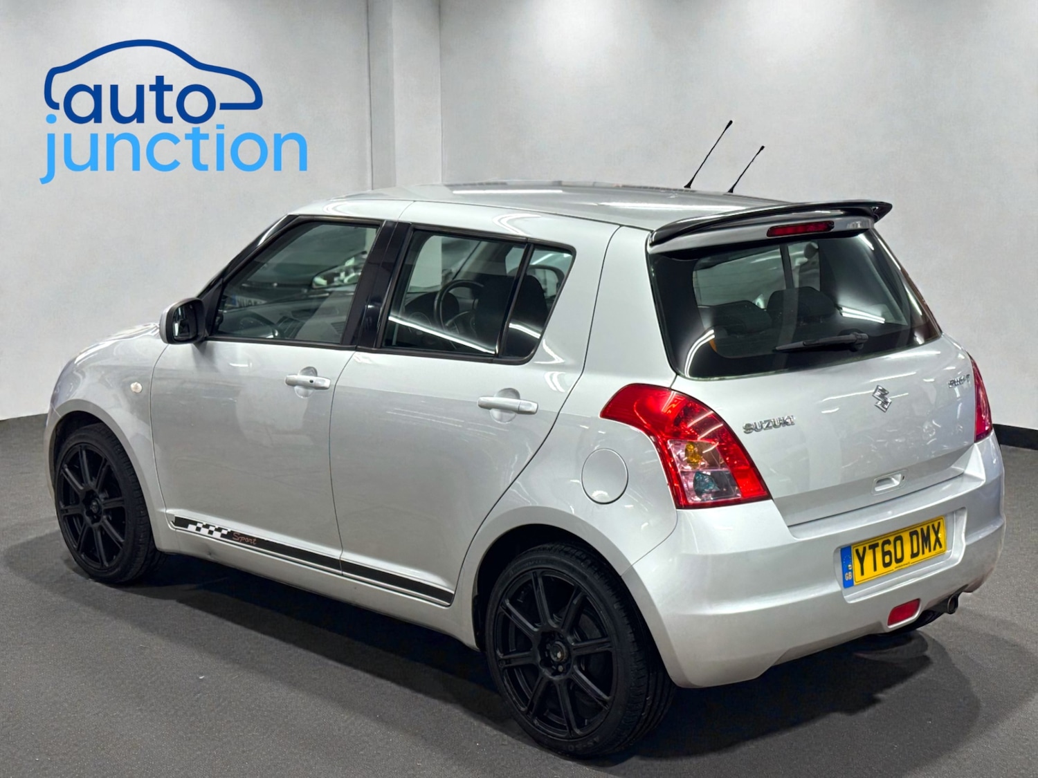 Used Suzuki Swift 2010 for sale - 76922417: Photo 7
