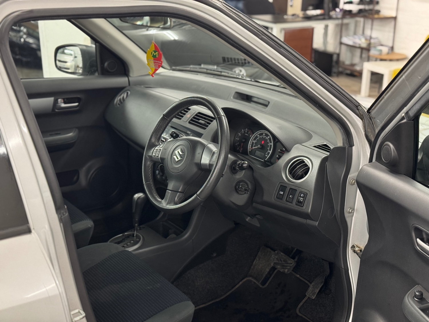 Used Suzuki Swift 2010 for sale - 76922417: Photo 9