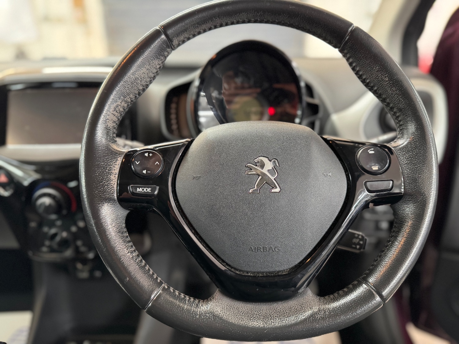 Used Peugeot 108 2014 for sale - 76388023: Photo 8