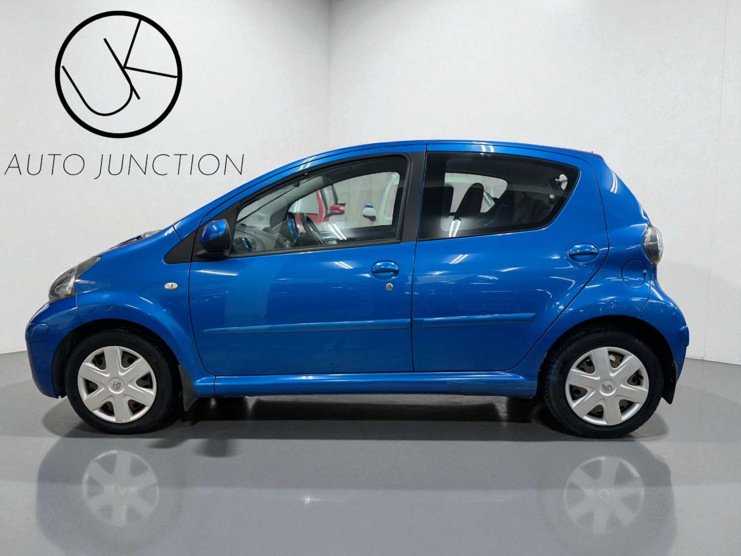 Used Toyota AYGO 2010 for sale - 76388027: Photo 3