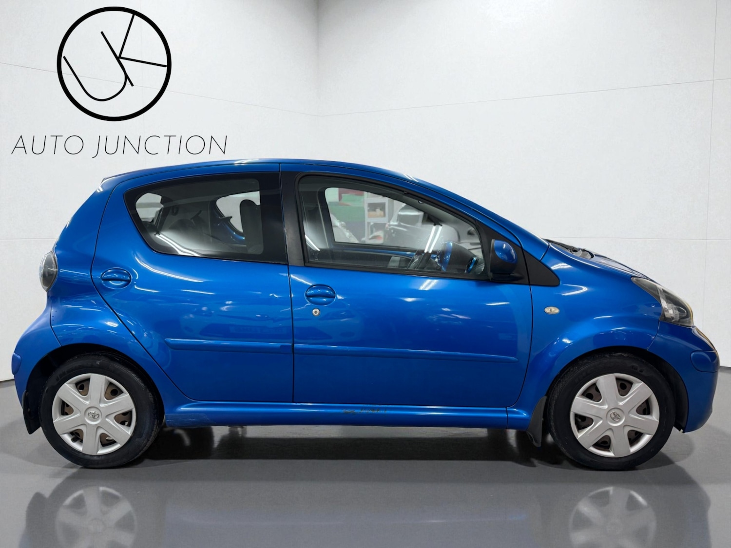 Used Toyota AYGO 2010 for sale - 76388027: Photo 4