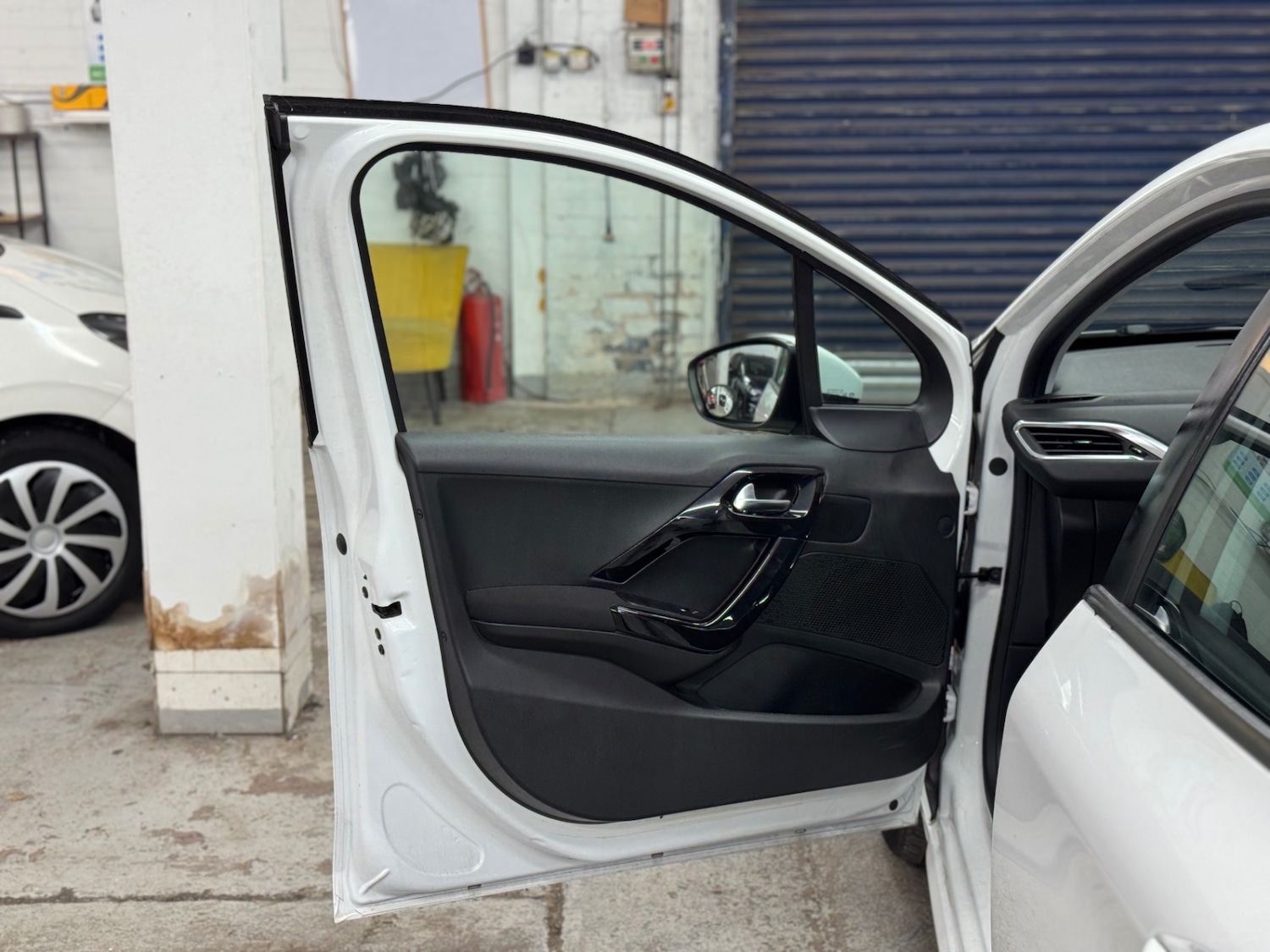 Used Peugeot 208 2012 for sale - 77690910: Photo 15