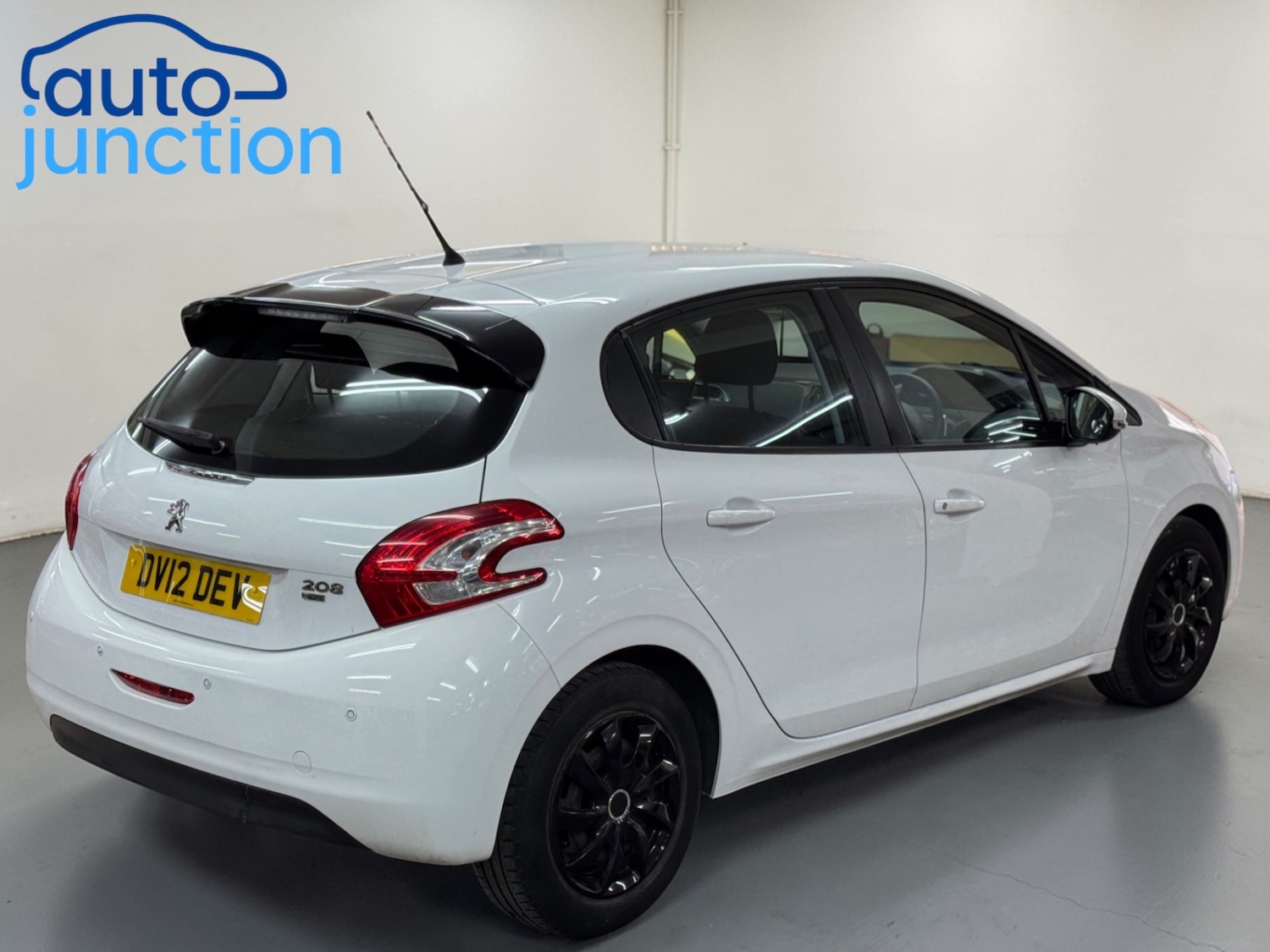 Used Peugeot 208 2012 for sale - 77690910: Photo 4