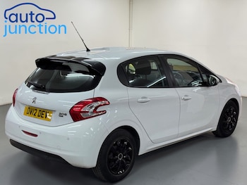 Used Peugeot 208 2012 for sale - 77690910: Photo