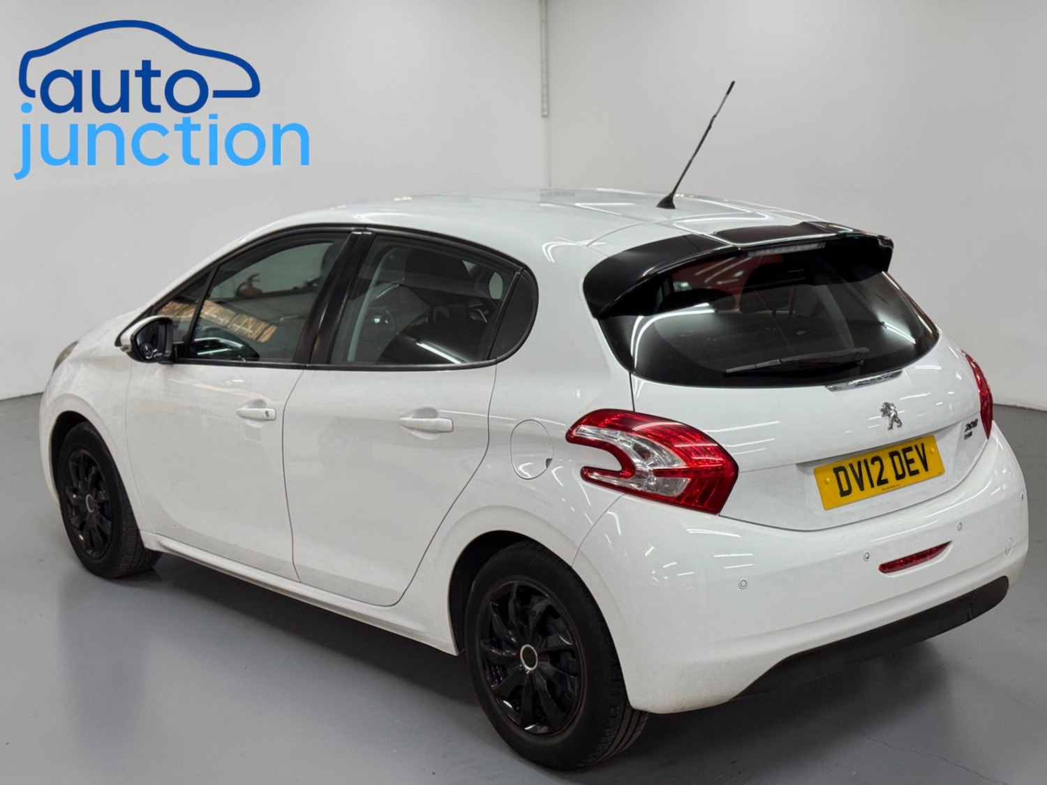 Used Peugeot 208 2012 for sale - 77690910: Photo 6