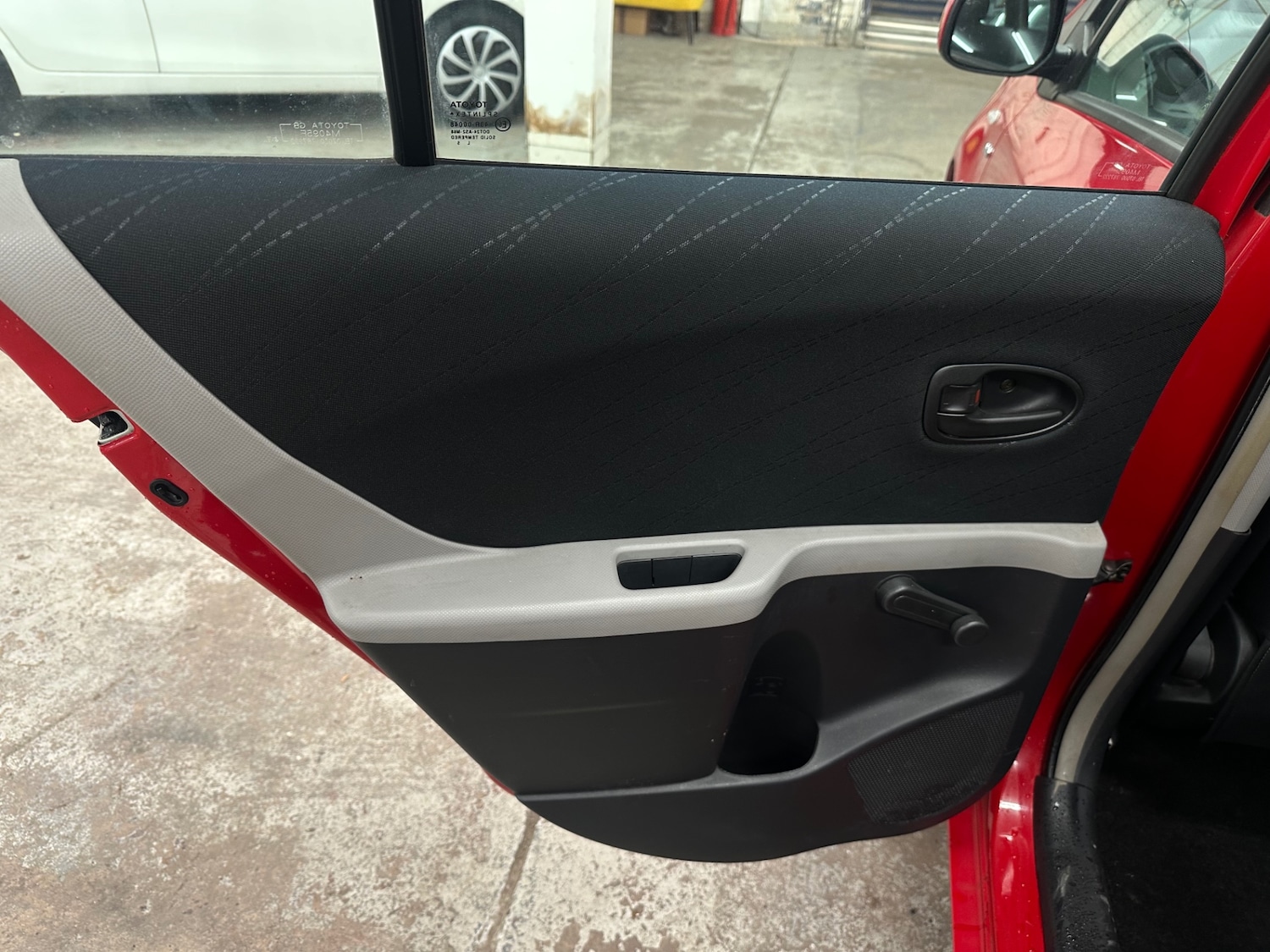 Used Toyota Yaris 2006 for sale - 76070600: Photo 13