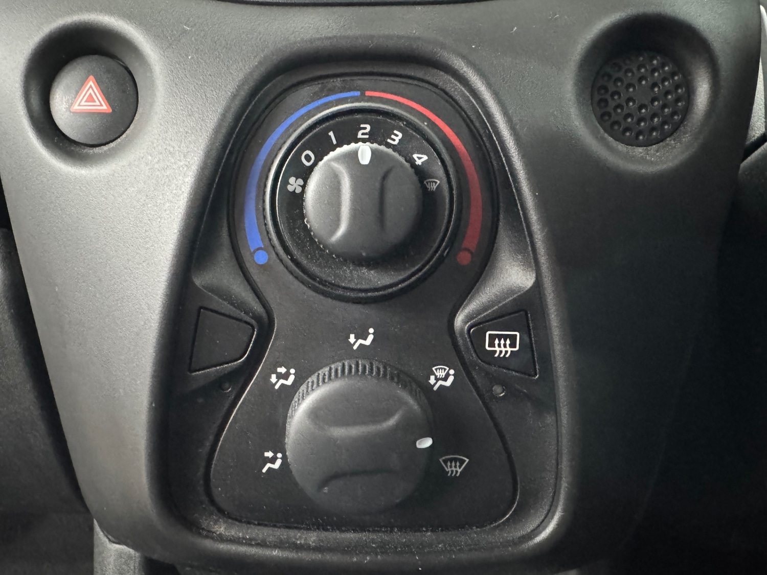 Used Peugeot 108 2015 for sale - 76932311: Photo 12