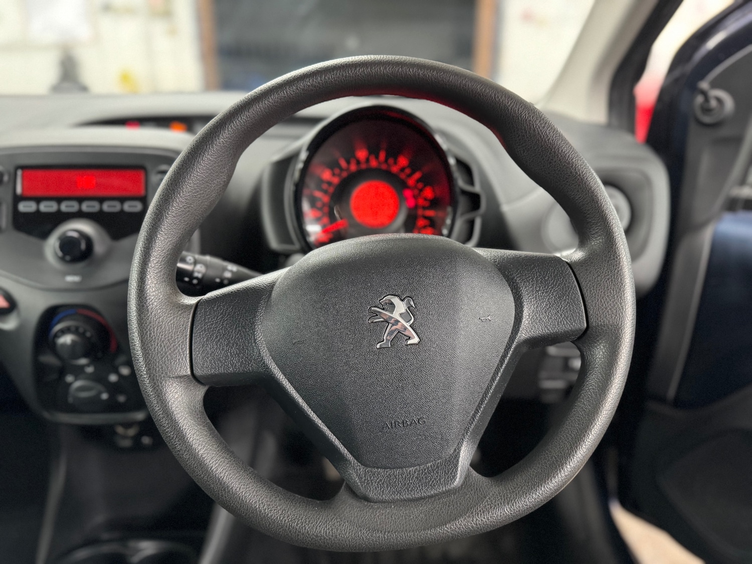 Used Peugeot 108 2015 for sale - 76932311: Photo 9