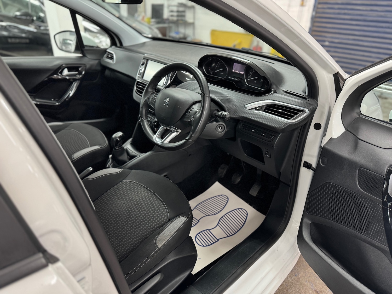 Used Peugeot 208 2015 for sale - 76446129: Photo 13