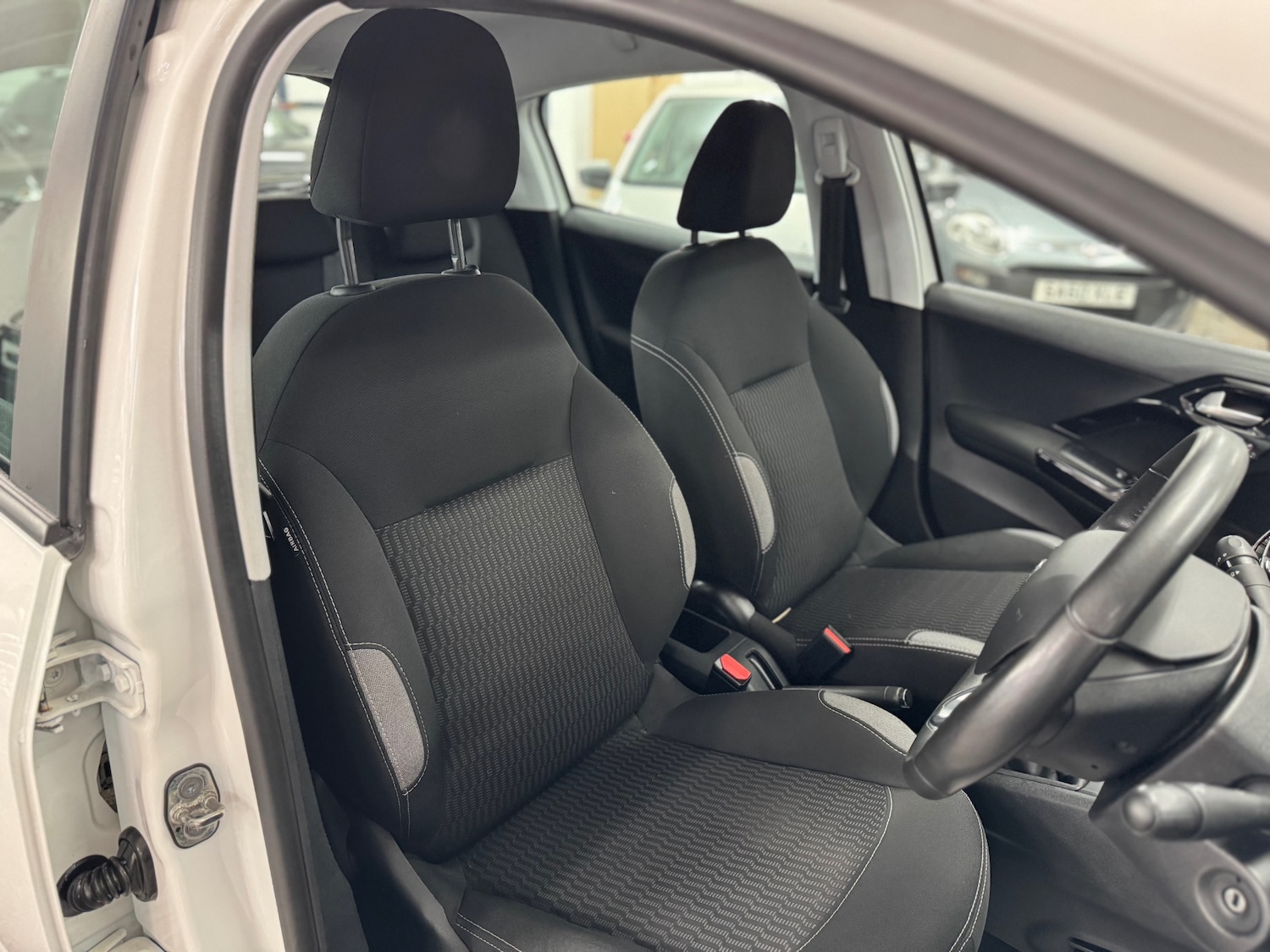 Used Peugeot 208 2015 for sale - 76446129: Photo 15