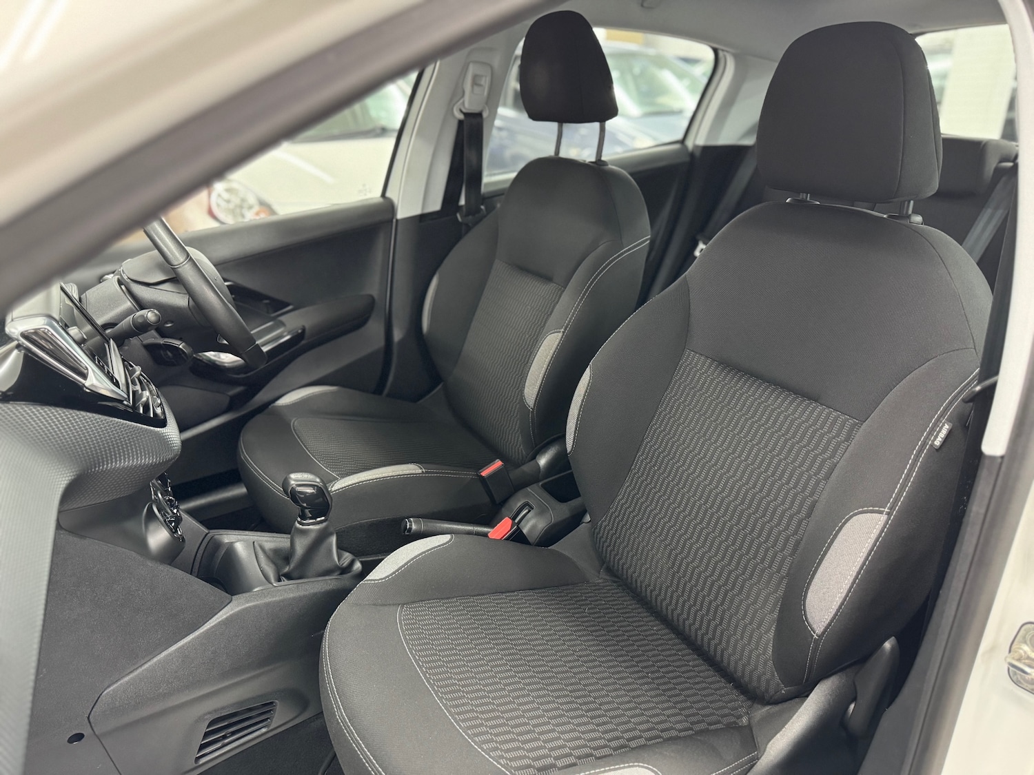 Used Peugeot 208 2015 for sale - 76446129: Photo 16