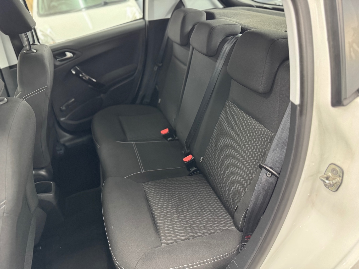 Used Peugeot 208 2015 for sale - 76446129: Photo 18