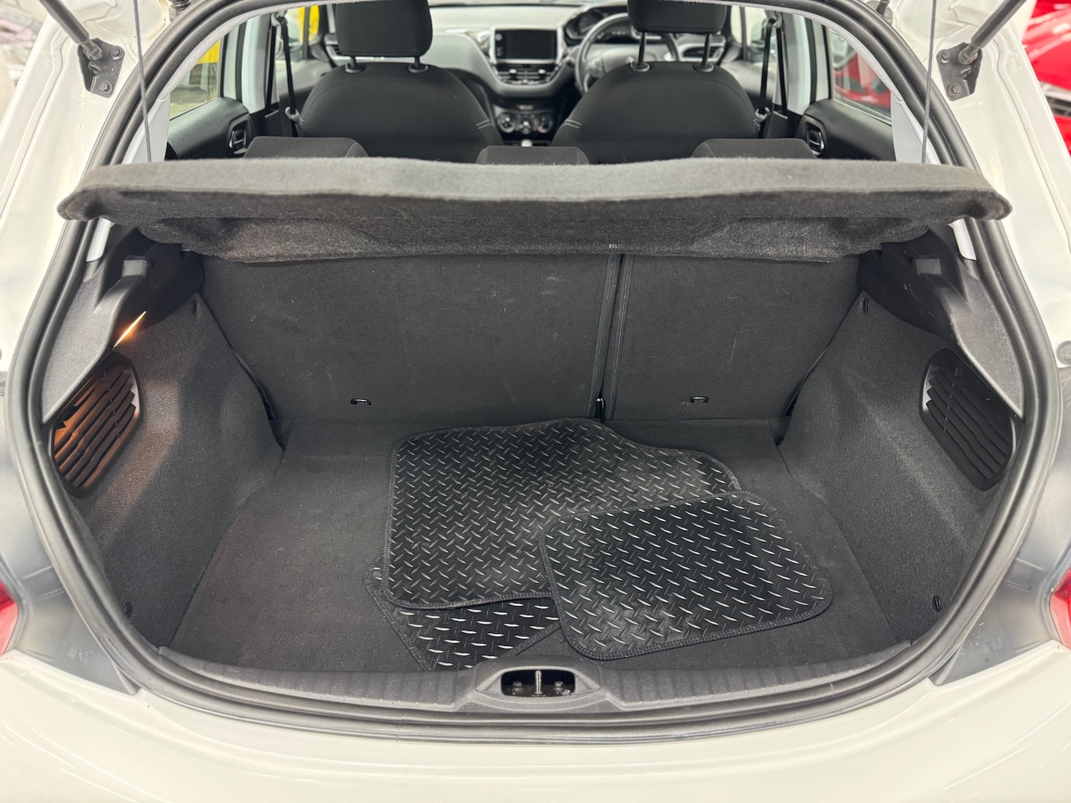 Used Peugeot 208 2015 for sale - 76446129: Photo 20