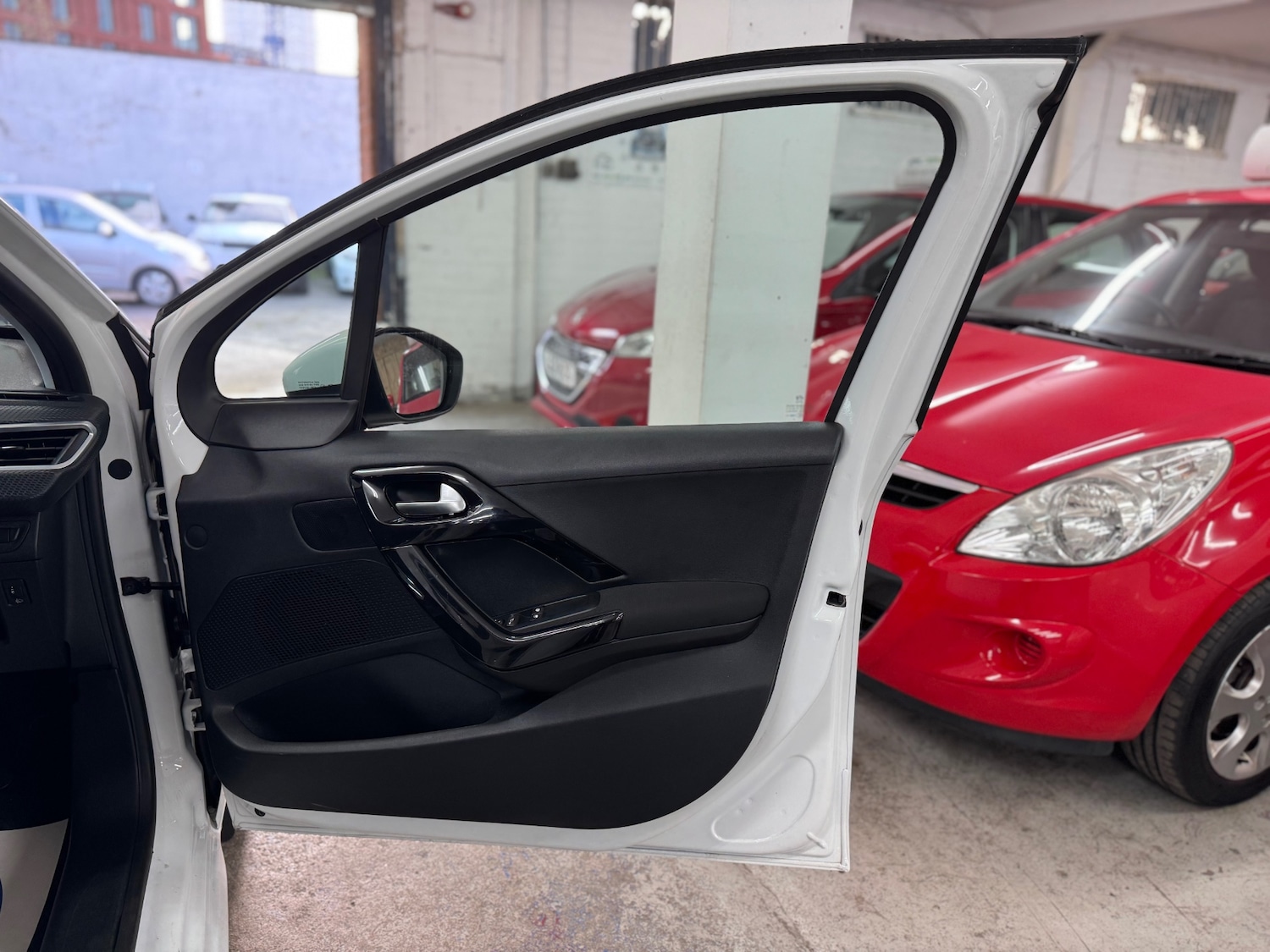 Used Peugeot 208 2015 for sale - 76446129: Photo 21