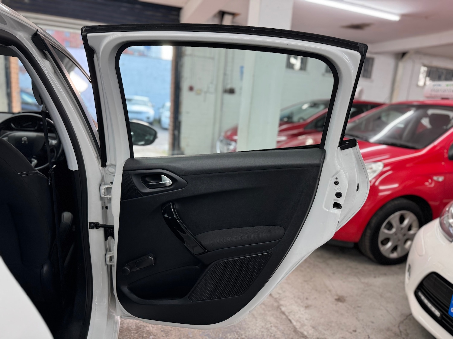 Used Peugeot 208 2015 for sale - 76446129: Photo 22