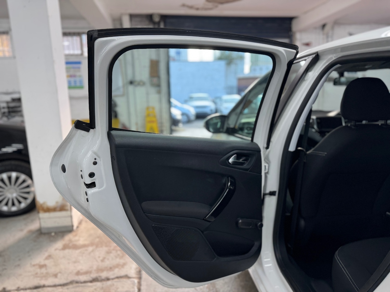 Used Peugeot 208 2015 for sale - 76446129: Photo 23