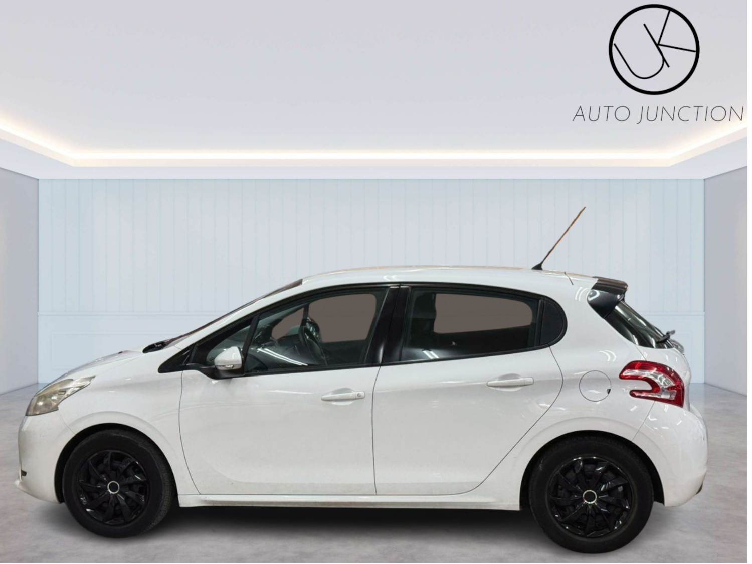 Used Peugeot 208 2012 for sale - 76134566: Photo 3