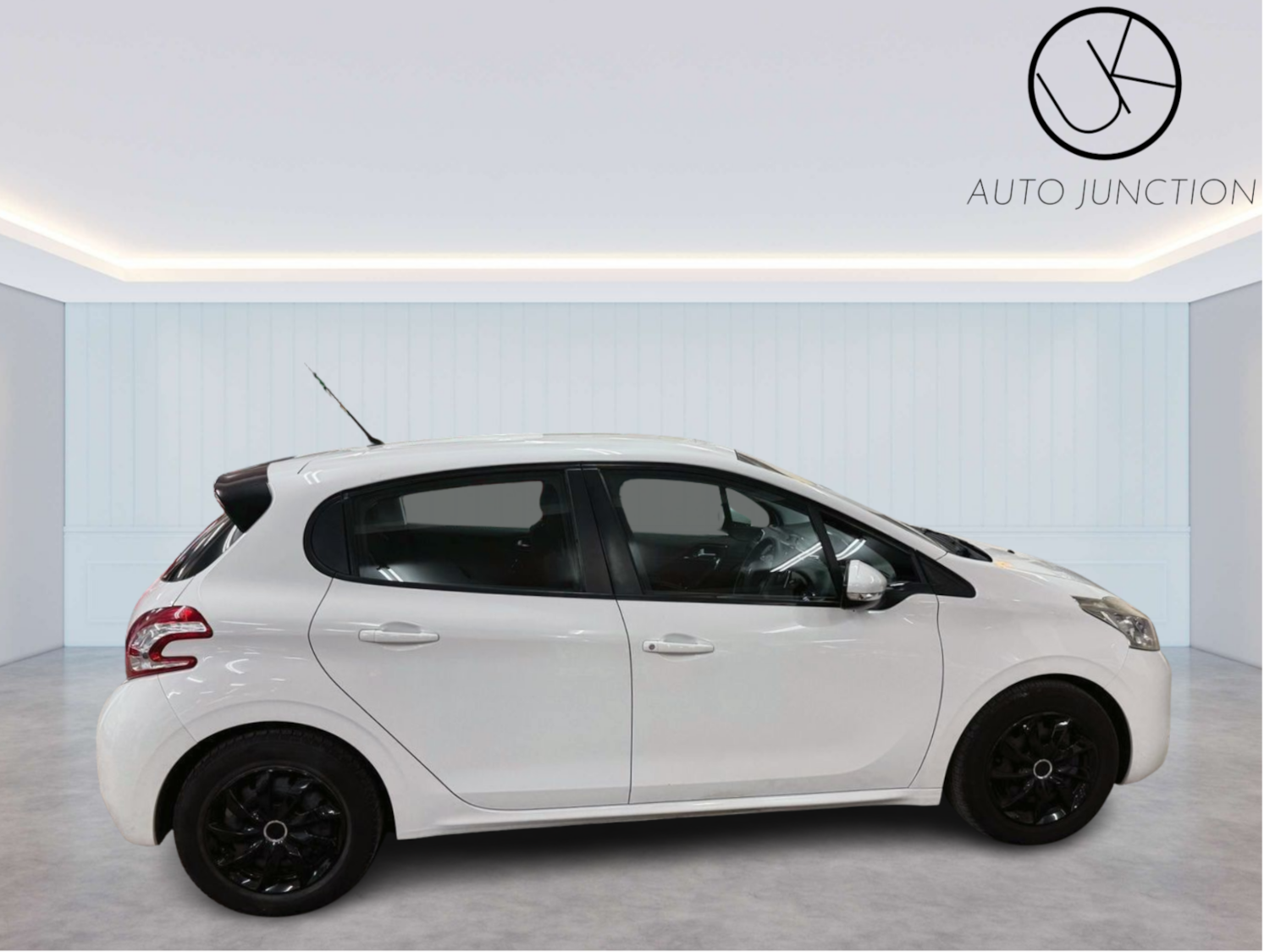 Used Peugeot 208 2012 for sale - 76134566: Photo 4