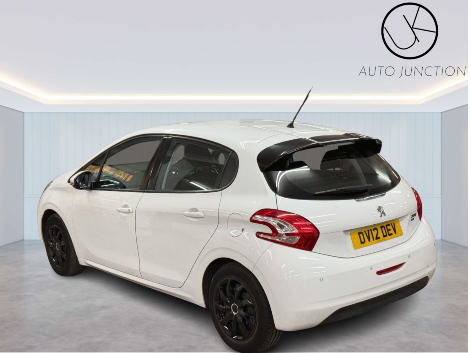 Used Peugeot 208 2012 for sale - 76134566: Photo 5