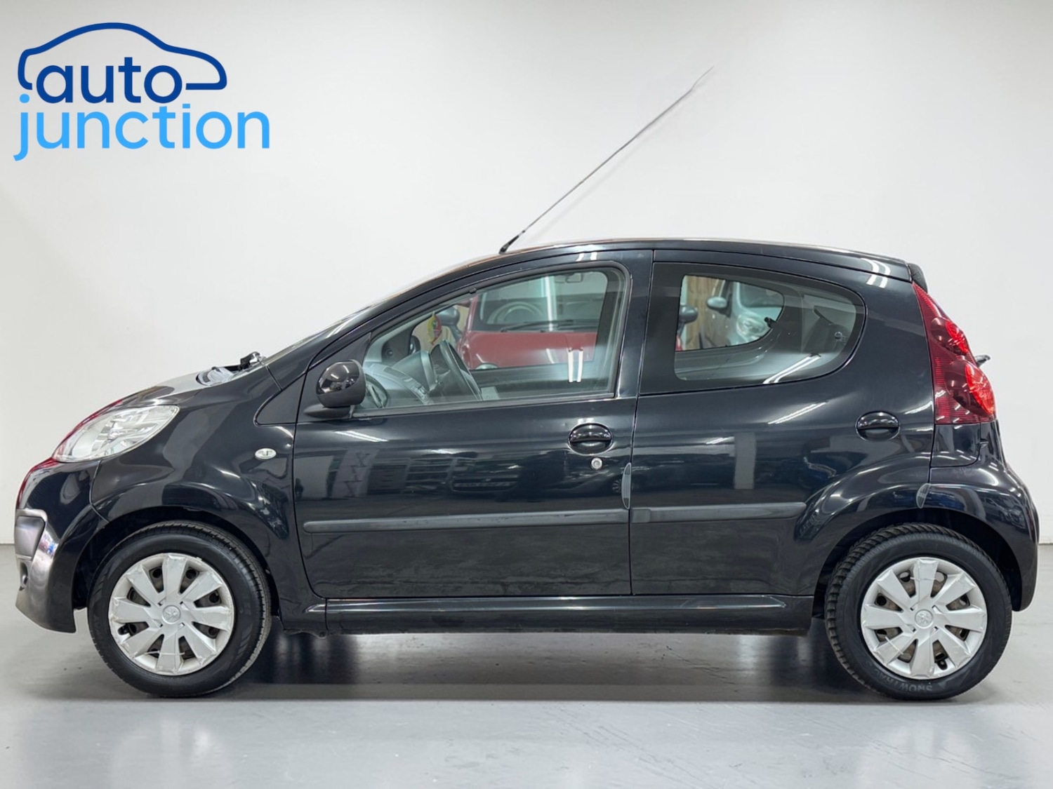 Used Peugeot 107 2013 for sale - 77813399: Photo 3
