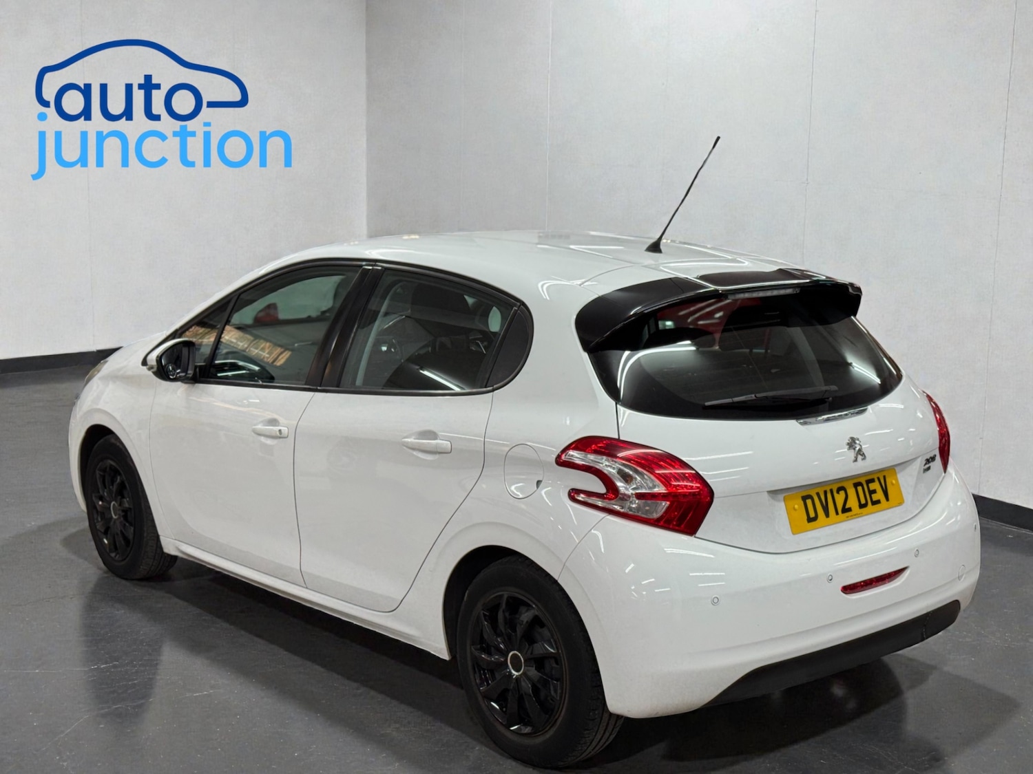 Used Peugeot 208 2012 for sale - 76982820: Photo 4