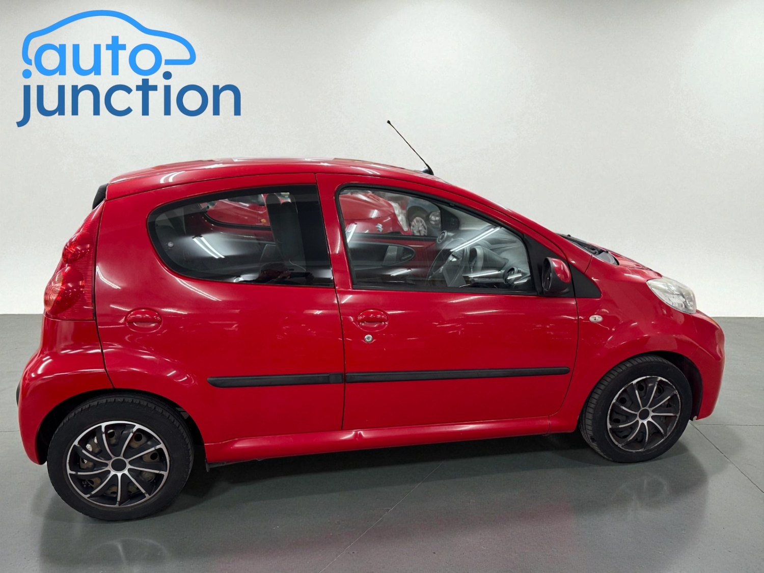 Used Peugeot 107 2011 for sale - 76486005: Photo 6