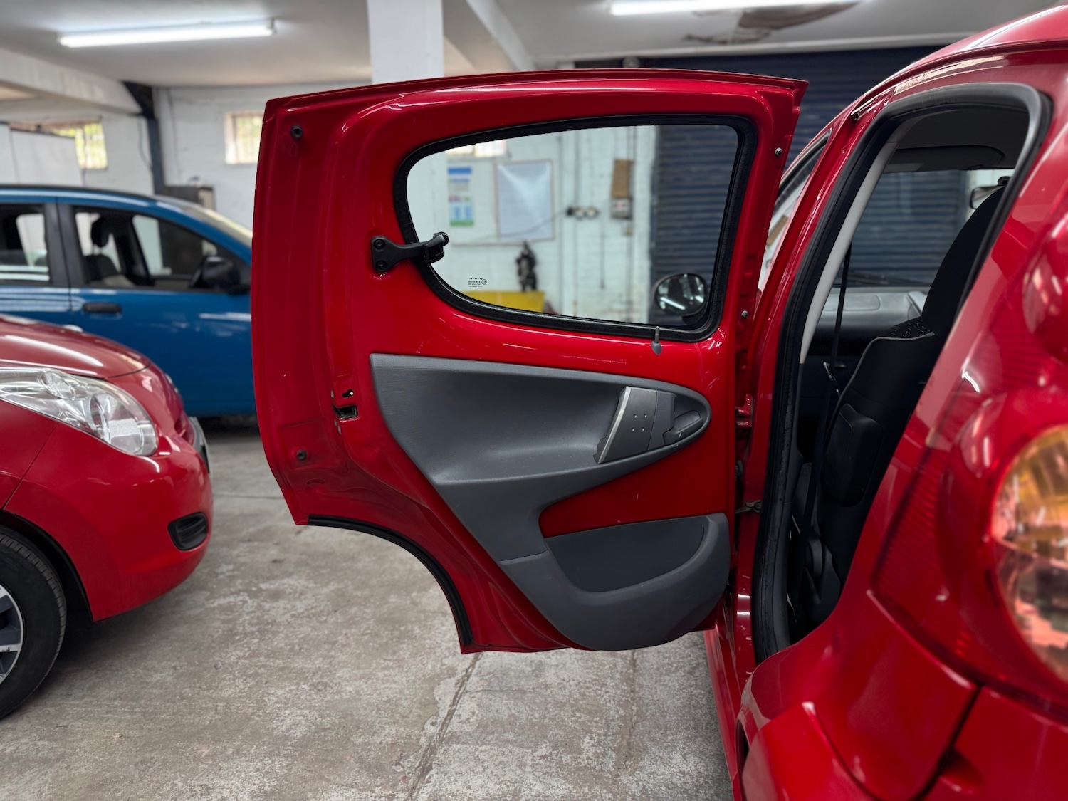 Used Peugeot 107 2011 for sale - 76085537: Photo 13