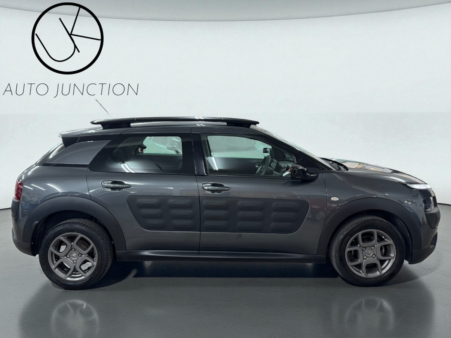 Used Citroen C4 Cactus 2015 for sale - 76407761: Photo 3